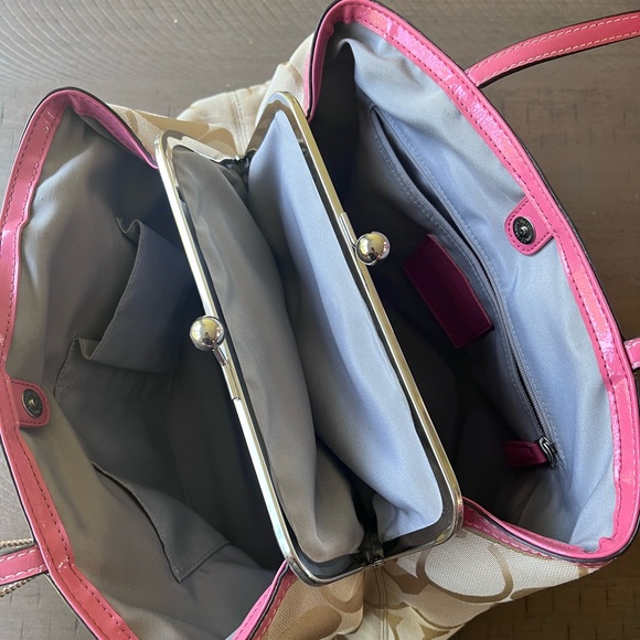 Vintage Coach handbag, like new. - Picture 4 of 4